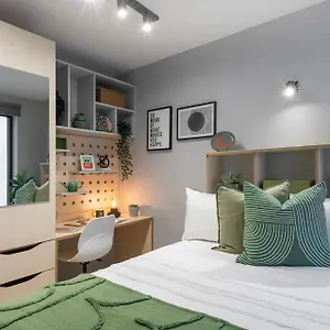 Student Only And Private Ensuites At Alma Place In Apartamento